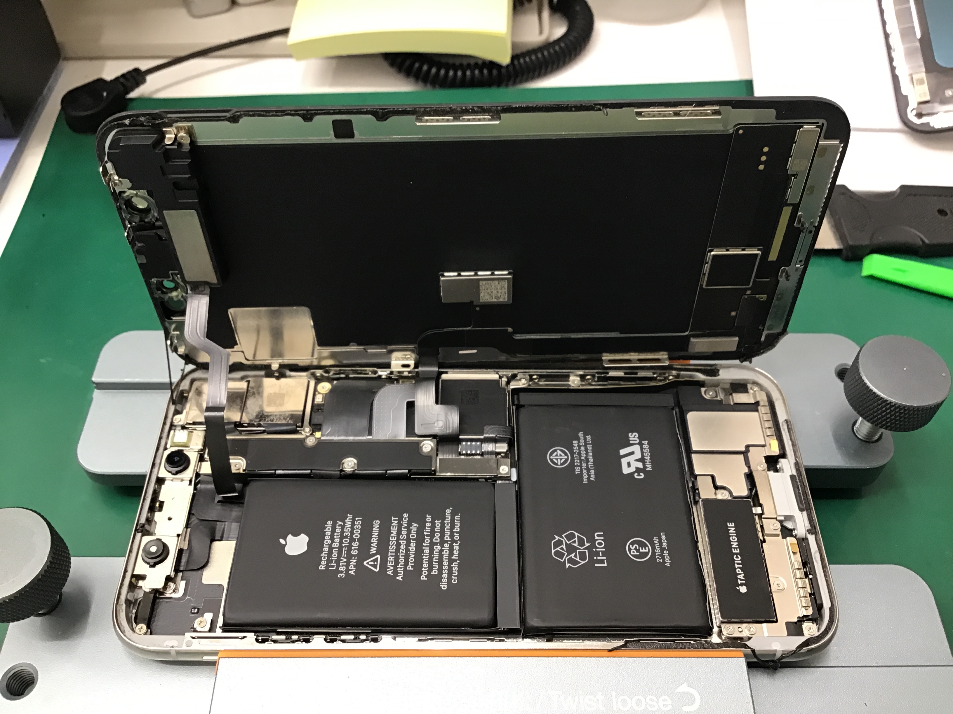 iPhoneXsバッテリー修理　データをそのまま・最短即日修理のスマホ修理工房橋本店にご相談ください！